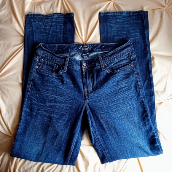 Jean Bundle - Picture 7 of 13